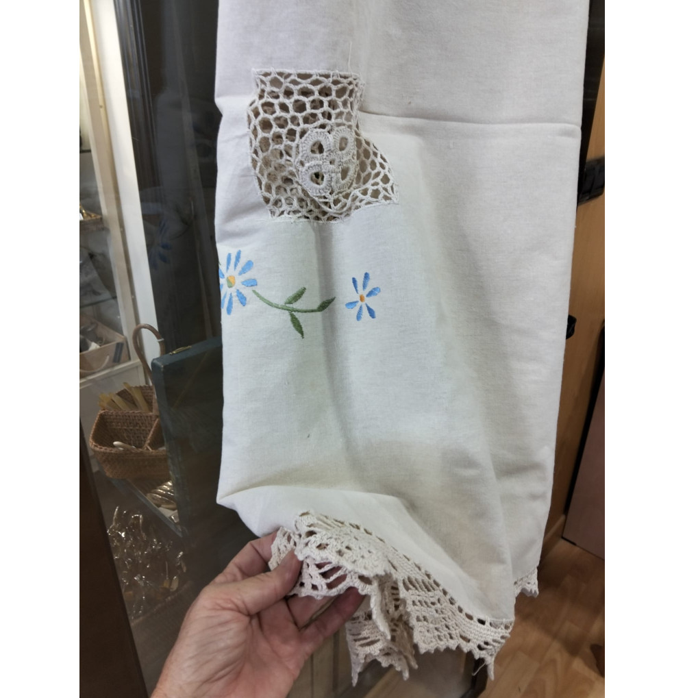 Mantel antiguo con servilletas
