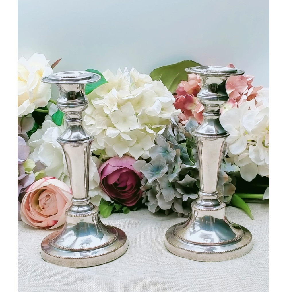 Candeleros de plata inglesa.